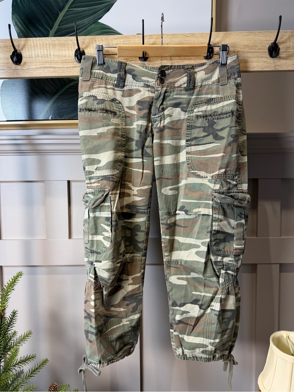 Pacific girl camo cargo bottoms Waist 32
